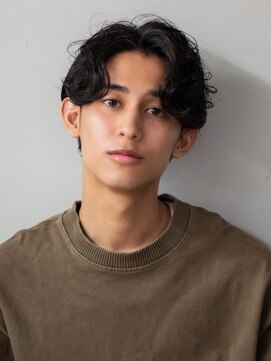 サーカス バイ ビュートリアム 青山(CIRCUS by BEAUTRIUM) ナチュラルウェーブセンターパート パーマ ツーブロック