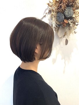 ミト(mito) 明るい白髪染め×大人かわいい透けバング丸み大人ボブ