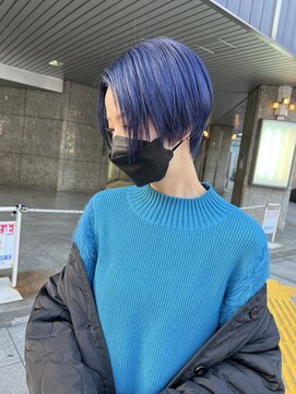 トレヴァーデルチザン(TREVOR DE'RTISAN) ネイビー×NANA風ショート