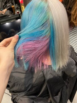 トリックストア(TRICK STORE) 【心斎橋】【アニメ】ツートン　インナーカラー　ボブ