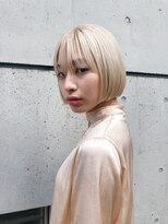 スーハ 恵比寿(SUUHA)&nbsp;シルバーパールホワイトブリーチ×ワンレンモード×ぱっつん前髪