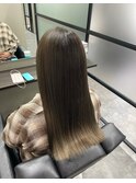 オリーブベージュ