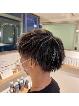 ブレス ヘアー リーベ(Bless HAIR Liebe) 無造作マッシュメンズカット☆シルバーハイライトツイストパーマ