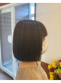 ぱつんボブ/切りっぱなしボブ/30代/ツヤ髪/ハイライトカラー/