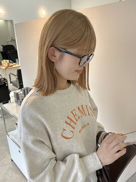 アワイ(awai) ハイトーンベージュ肩下ボブ