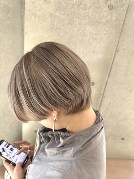 エウペ 渋谷(WEUPE) 斜めバング/グレージュカラー/デザインカラー/シルキーベージュ