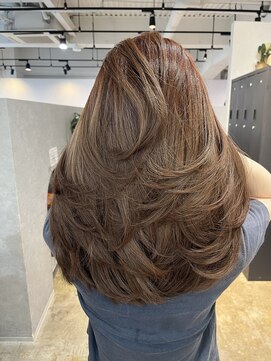 メリー オオサカ(Merly Osaka) バタフライカット