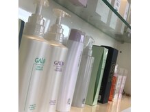 美髪の女性は知っている上質なホームケア粧材が取り揃う