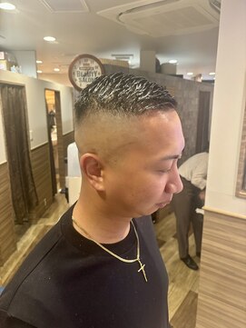 銀座マツナガ 神田店 短髪スキンフェード震災刈りアイロンパーマベリーショートメンズ