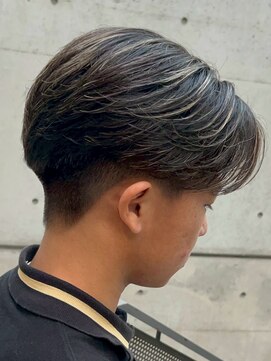 イーラ(era) ナチュラルセンターパートパーマ/メンズ/刈り上げ/眉毛/ツイスト