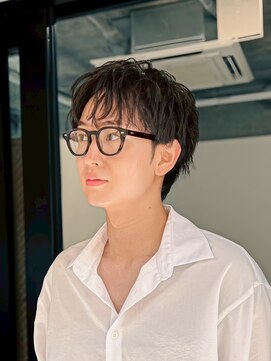 エクスプロア デザイン アクト 三鷹(EXPLORE DESIGN ACT.) メンズショートセンターパートシャドウパーマ[三鷹/三鷹駅]