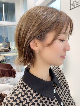 ダブルカラー/ハイトーンカラーベージュ/ぷつっとボブ/耳掛け