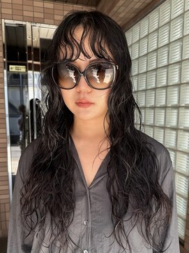 ナループロアポンテ(Nalu pu loa PONTE) 大きめウェーブパーマロングパーマ黒髪パーマ前髪ウェーブ