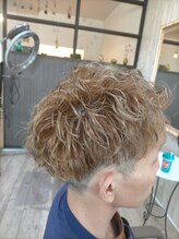 ネージュヘアー(Neige hair) スパイラルパーマ×メンズショート×ハイライト【大分/萩原】