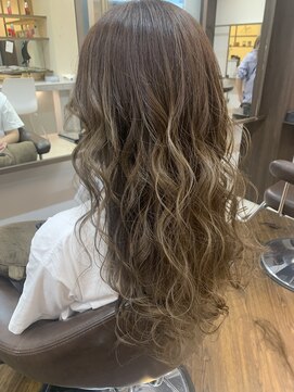 アプシー 三田駅前店(Apsee) ☆ハイライトミルクティーベージュ☆