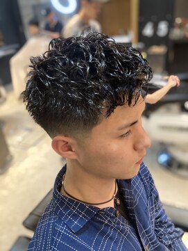 フランクスバーバー アンド ビアークラブ(FRANK'S BARBER and BEER CLUB) メンズパーマスタイルフェードカット