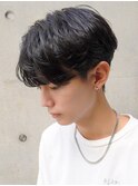 ニュアンスパーマ×メンズ前下がり刈り上げツーブロックマッシュ