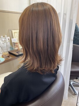 コアフィールフィス(COIFFURE fils) 【見附 今町】ミルクティーベージュカラー 外ハネ
