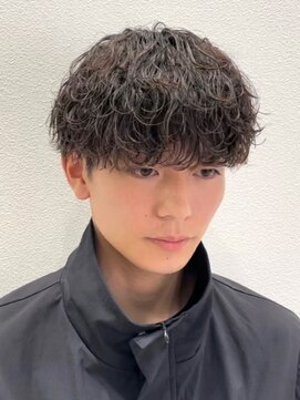 オーシャントーキョーセンダイ(OCEAN TOKYO SENDAI) 波巻きスパイラルシャドウパーマ黒髪刈り上げマッシュ2ブロック