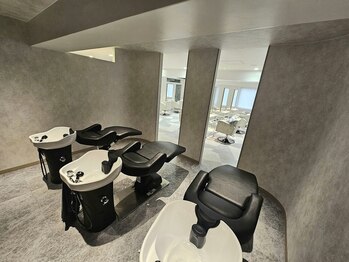 エミィ(emii.)の写真/Aujuaスカルプケアラインを使用した、プチヘッドスパ付きクーポンのご用意あり♪頭皮から疲れを癒します◎