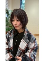 シフト(SHEEFT)&nbsp;軽やかな動きが広がるショートボブの上品ナチュラルヘア