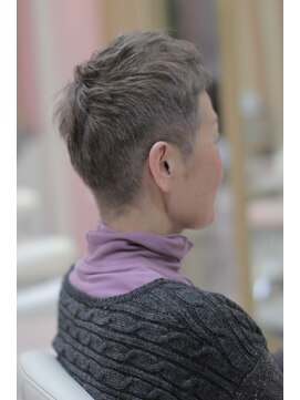 ヌーム 塚本店(NOOM) ミセス 白髪を活かしたピンクグレージュ女っぽショート