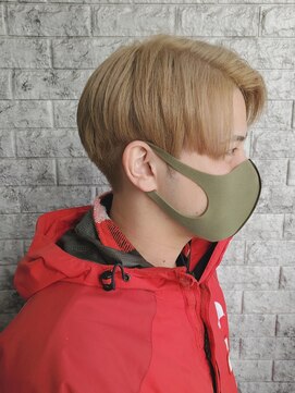 アクシー ヘアーアンドメイク(AXY HAIR&MAKE) ナチュラル韓国センターパート/ブロンドカラー/刈り上げショート