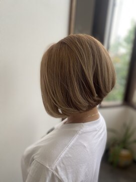 ヘア アトリエ テテ(hair atelier te'te) 前下がりミルクティーベージュ