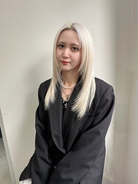 ティント 梅田(Tint) 【TOMOKI】抜きっぱなしホワイトカラー《大阪梅田駅》