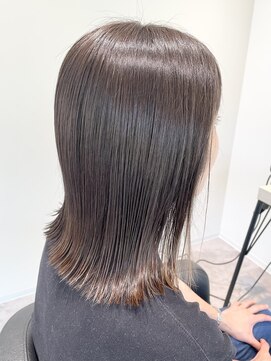 ストフ(stof) 切っぱなしボブ/外ハネボブ/ベージュカラー/イヤリングカラー