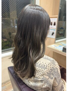 オリーブグレージュ