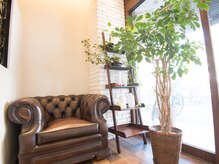 サロン ド テール 四谷店(Salon de TERRE)の雰囲気（あたたかい光がたっぷり入るウェイティングスペース♪[メンズ]）