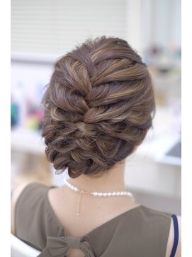 リサ 恵比寿(risa.) 編み込みねじりアップ