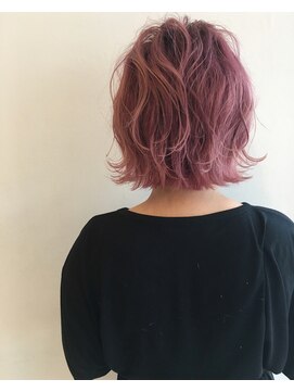 アウリィ(Aulii) 大人可愛い暖色系カラー♪ピンクゆるふわ切りっぱなしボブ