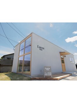 透明感あるデザインカラー+αトレンドのナチュラルに動きを付けるハイライトでオシャレスタイルに♪