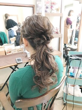 ロカット サロン(Roquat Salon) ローポニーロングアレンジ【ヘアアレンジ　立川/立川南/八王子】