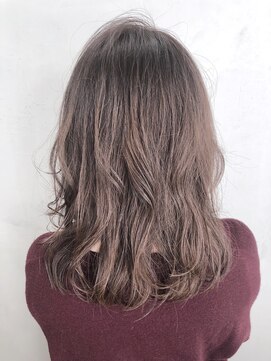 アルバム 銀座(ALBUM GINZA) ブラウングレージュ_たまねぎアレンジくびれセミディ_ba204551