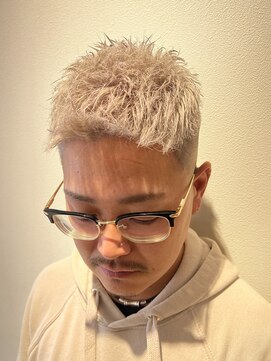 スクラッチ(Scratch) ホワイトシルバー×スキンフェード