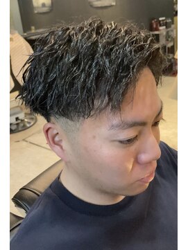 フランクスバーバー アンド ビアークラブ(FRANK'S BARBER and BEER CLUB) キレイめ黒髪ツーブロックフェードツイストスパイラルパーマ I