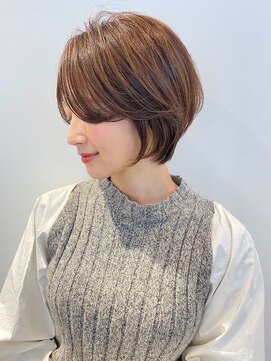 アイスバーグ(eyesburg) うるツヤ丸みボブウルフワンカール小顔補正立体カット