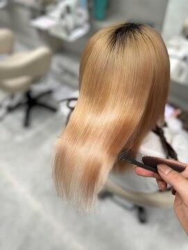 リーホリエ(Lee Horie) 【Gyo】髪質改善×ブリーチストレート