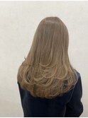 レイヤーカット&ベージュカラー