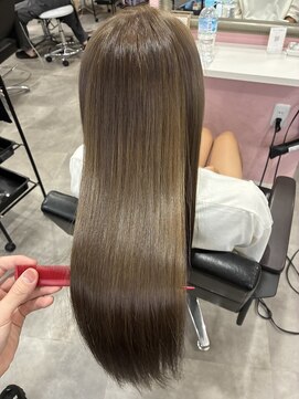 トゥーレ(Tule) 艶感あふれる透明感カラーで大人可愛いストレートヘア