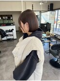 グレージュ切りっぱなしボブ前髪ありミニボブミルクティベージュ