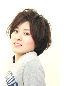 プラウド(proud) カジュアルショート　耳かけ　黒髪　ひし形フォルム