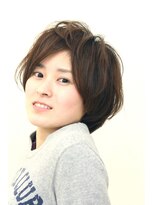 プラウド(proud) カジュアルショート 耳かけ 黒髪 ひし形フォルム