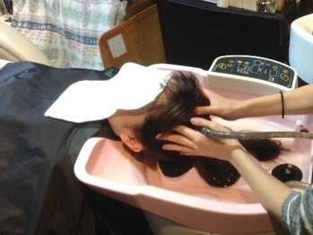 アンティース3 ヘアプロフェション(ANTIS3 HAIR PROFESSION)の写真/忙しさも忘れられる至福のリラックスタイム。お悩みに合わせ、植物エキス配合のエッセンスを使用し美髪に☆