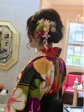 美容室 ティンカーベル 袴シニヨンアップ