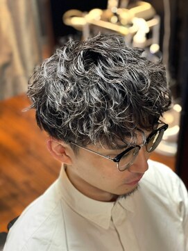 ミリオンバックス 上野(Million Bucks) フェードカット/かき上げ/サイドパート<理容室>[メンズ/上野]