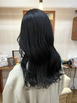 ルイ(ROUIS produced by LUCK 津田沼) ROUIS 津田沼　ブラックにほんのりブルー